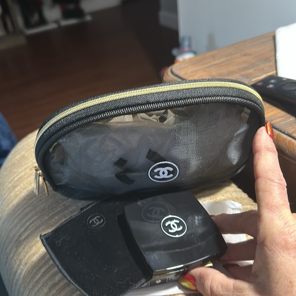 Chanel black double-sided mirror with mesh Chanel beauty bag - Picture 2 of 2